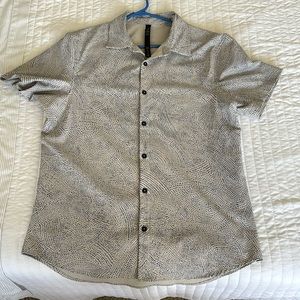 Lululemon L men’s worn short sleeve button up